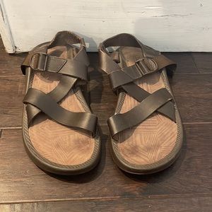 Mens 11 brown leather Chaco sandals